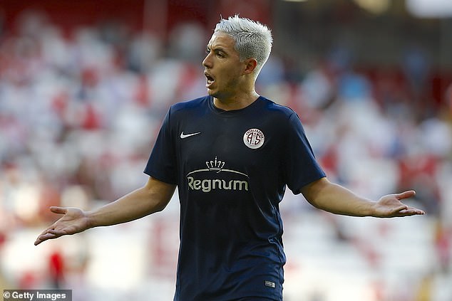 Everton are considering a move for Samir Nasri, who is on a free after leaving Antalyaspor