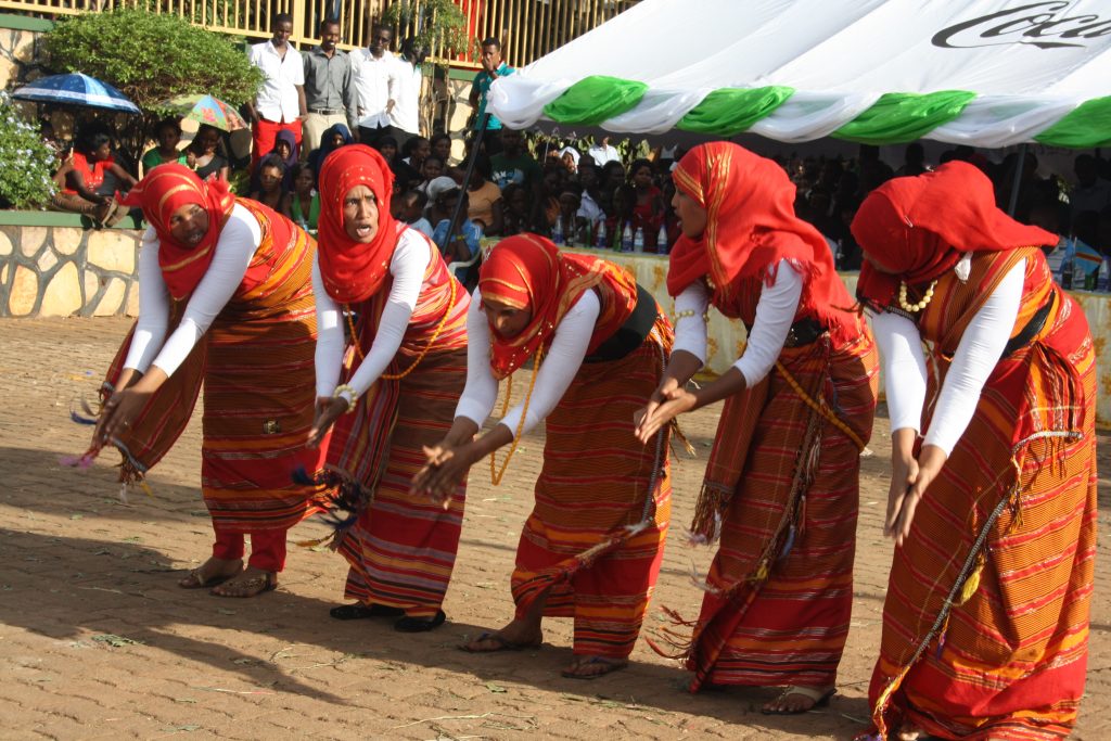 This image has an empty alt attribute; its file name is Somali-students-who-form-the-bulk-of-foreign-students-in-Ugandan-universities-performing-in-a-cultural-gala-in-March-2015-competition.-1024x683.jpg